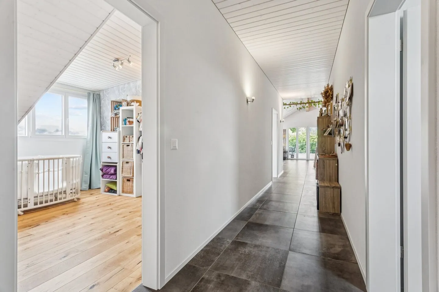 Moderne und helle Dachgeschosswohnung, ohne Einsicht - Foto 9 von 12