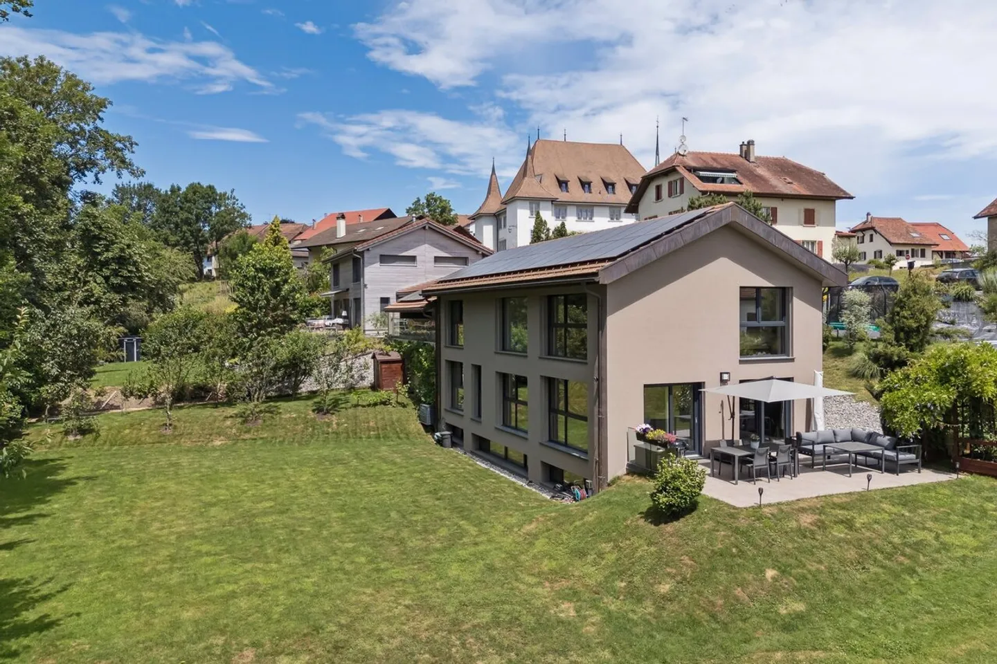 Spacious family home, absolute calm and preserved natural setting - Photo 1 of 13