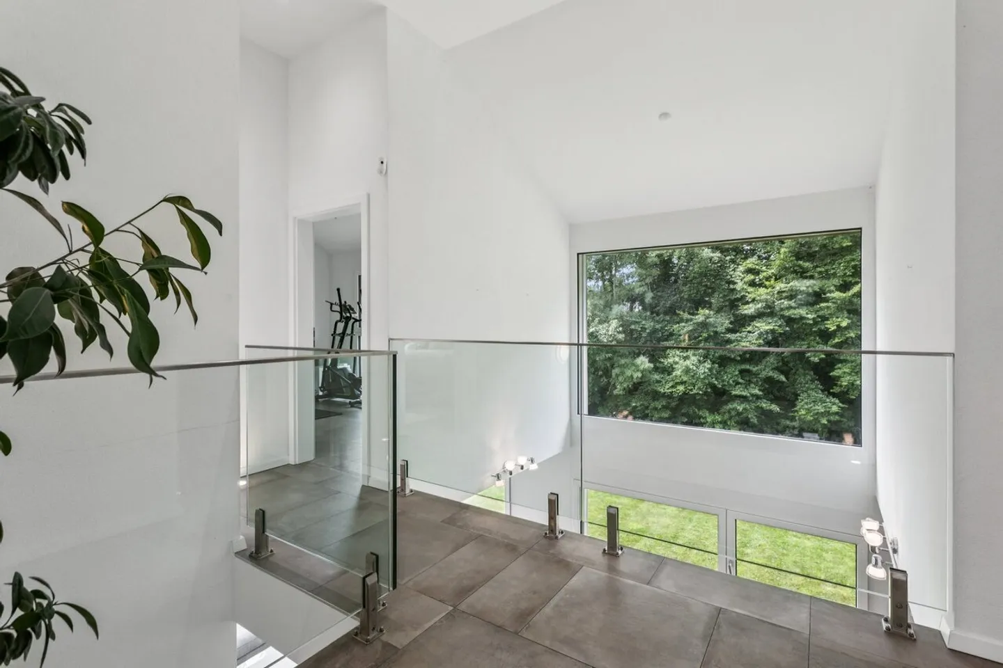 Spacious family home, absolute calm and preserved natural setting - Photo 9 of 13