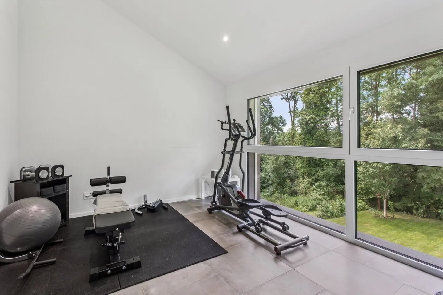 Spacious family home, absolute calm and preserved natural setting - Photo 11 of 13