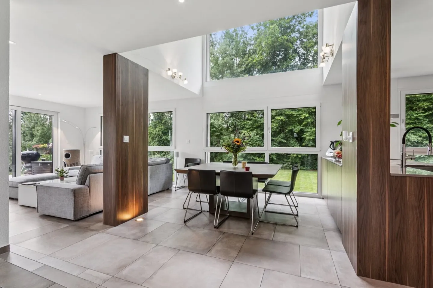 Spacious family home, absolute calm and preserved natural setting - Photo 3 of 13
