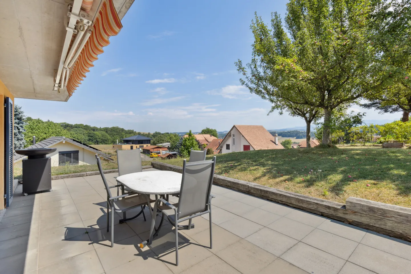 Superb individual property with beautiful unobstructed view - Photo 10 of 12