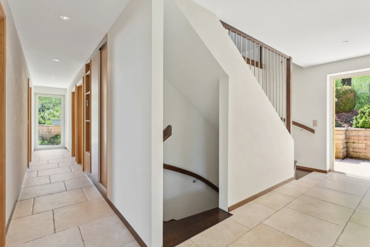Magnificent detached villa with 7.5 rooms and lake view - Photo 3 of 10