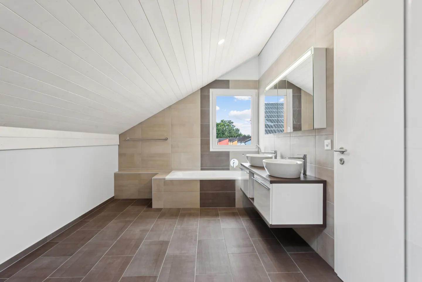 Bella casa indipendente di 5.5 locali vicino al Lago di Neuchâtel - Foto 9 di 11