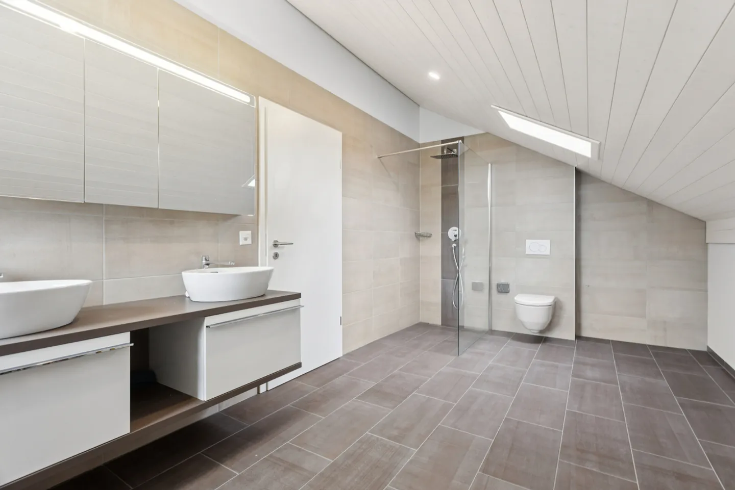 Bella casa indipendente di 5.5 locali vicino al Lago di Neuchâtel - Foto 10 di 11