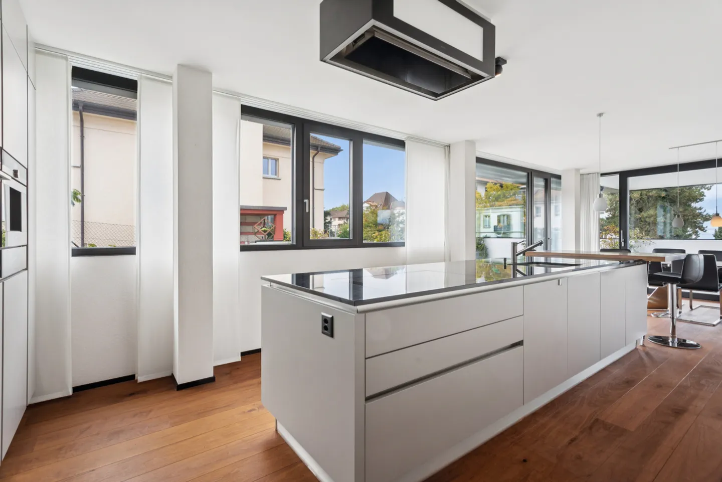 Appartamento di 4,5 stanze di alta qualità con giardino e vista lago - Foto 3 di 12