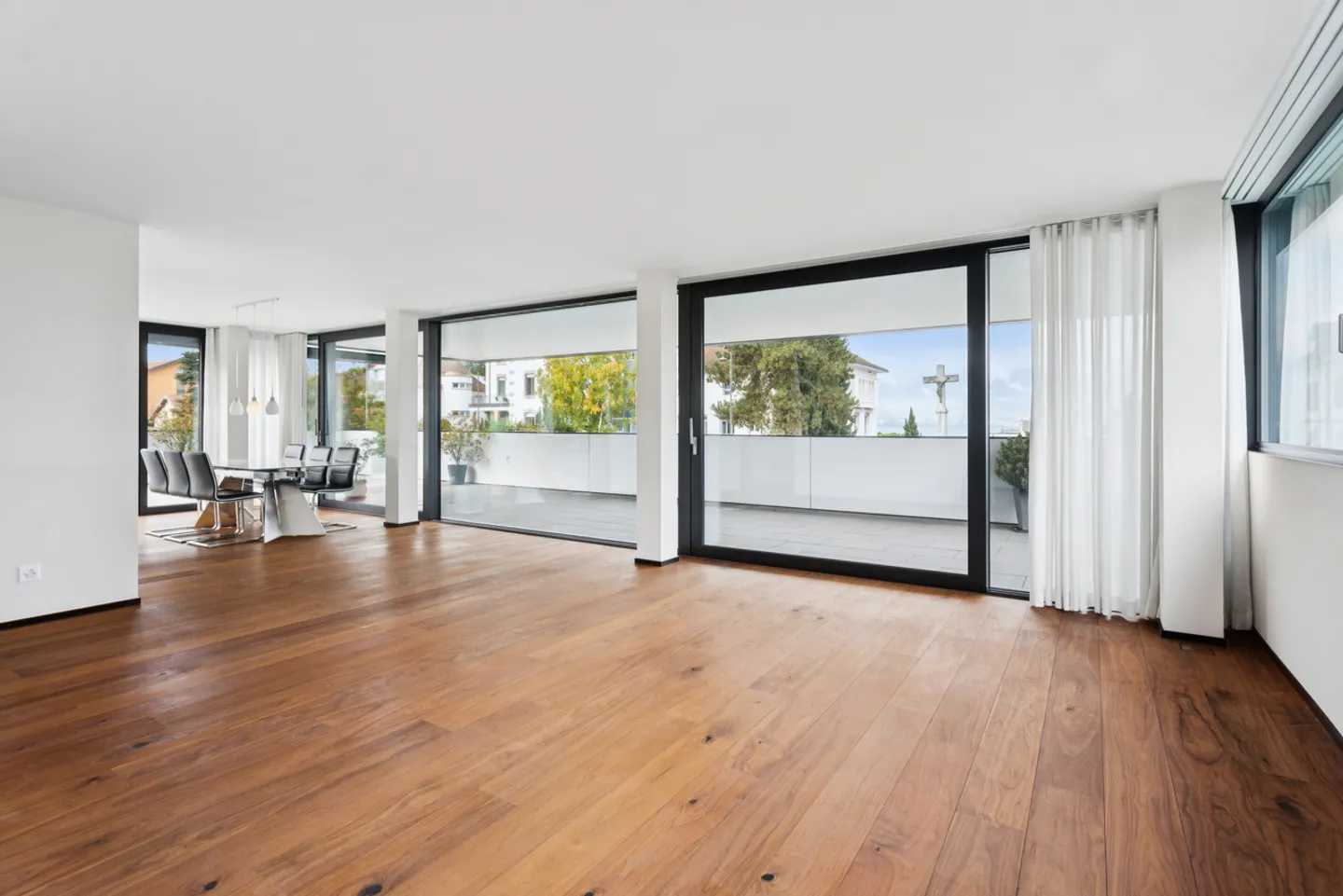 Appartamento di 4,5 stanze di alta qualità con giardino e vista lago - Foto 2 di 12