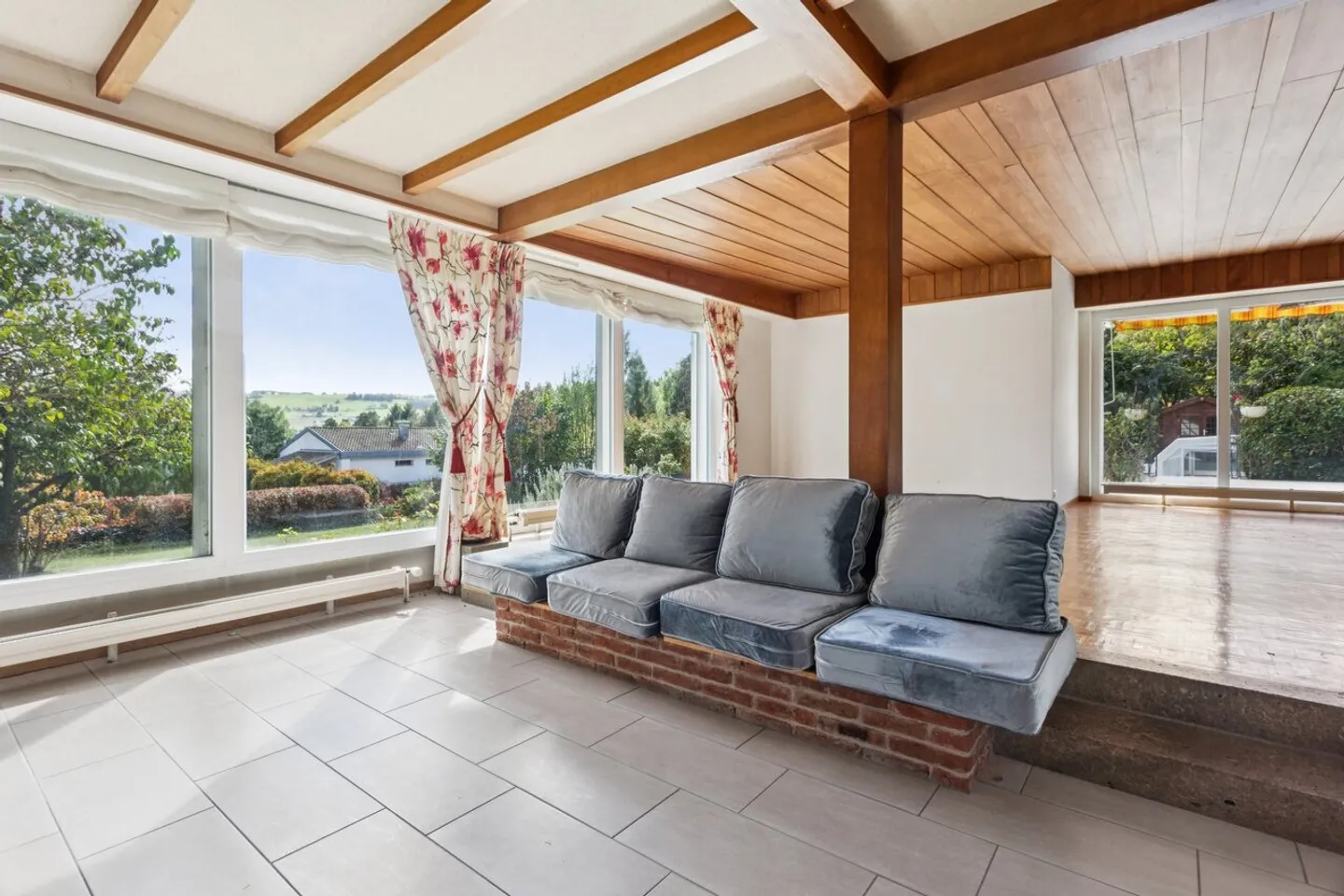 Spacious villa with pool and unobstructed view - Photo 10 of 13