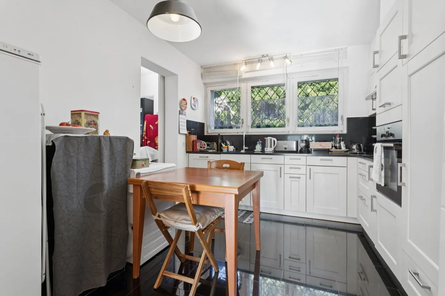 Villa in Fribourg with stunning views of the Sarine and nature - Photo 6 of 13