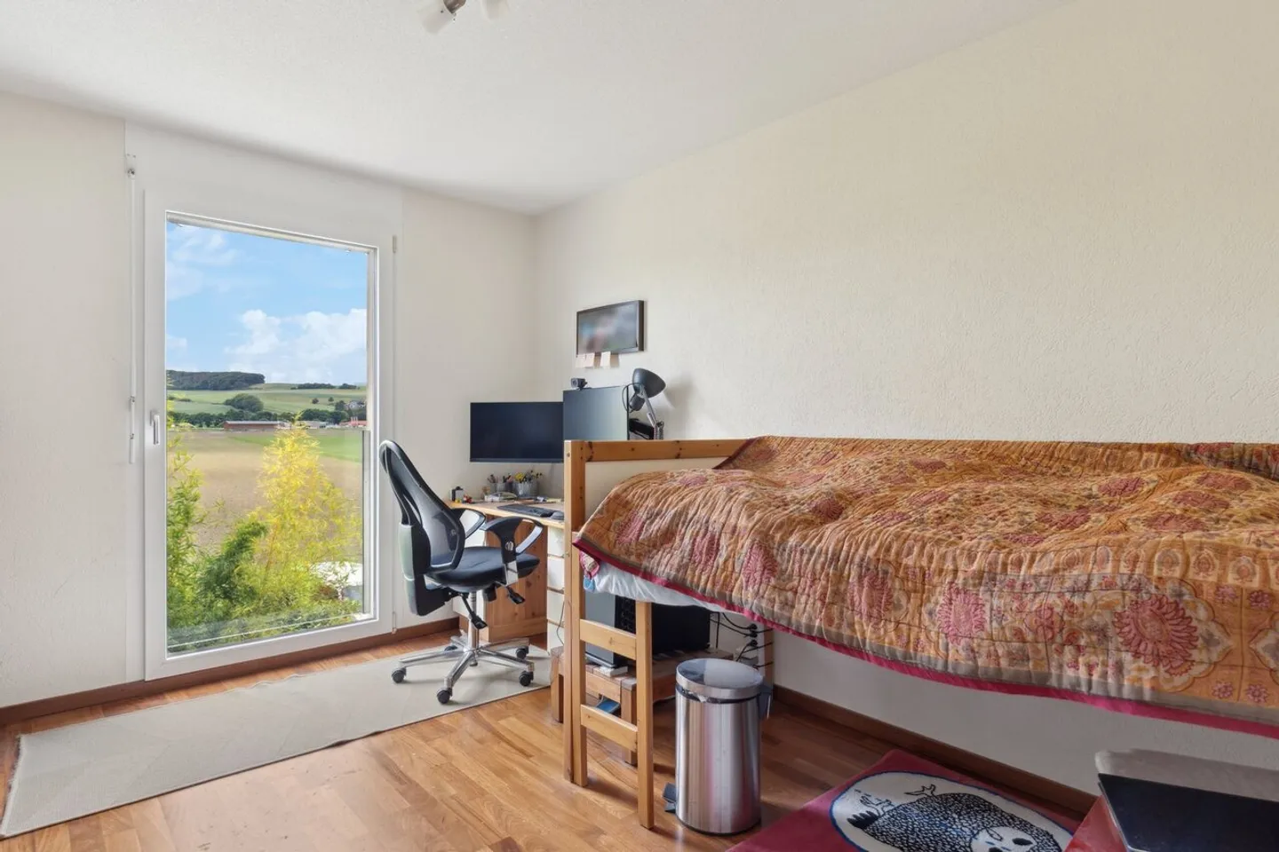 Panoramic Perfection: 5.5-room villa just steps from the train station - Photo 5 of 12