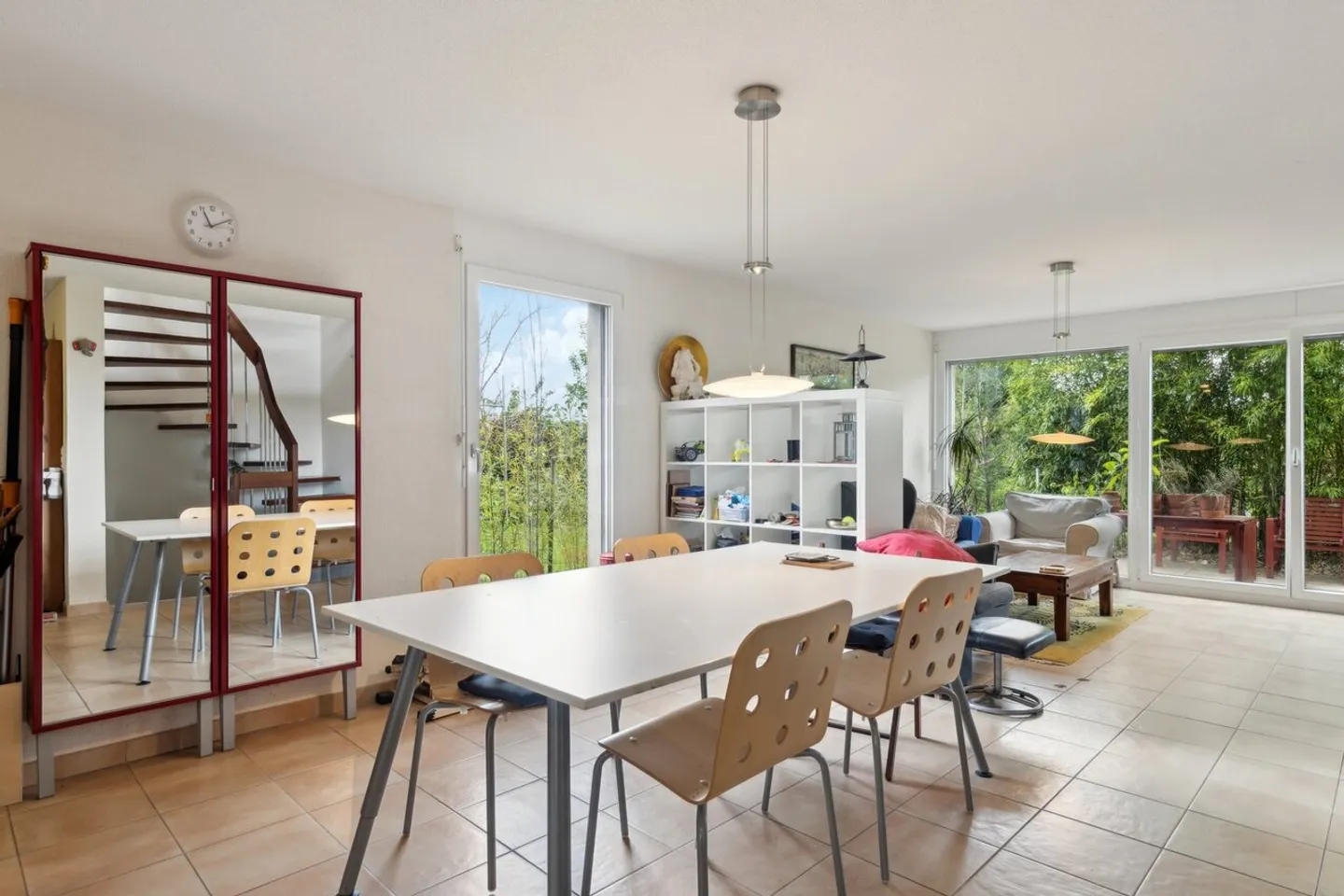 Panoramic Perfection: 5.5-room villa just steps from the train station - Photo 2 of 12