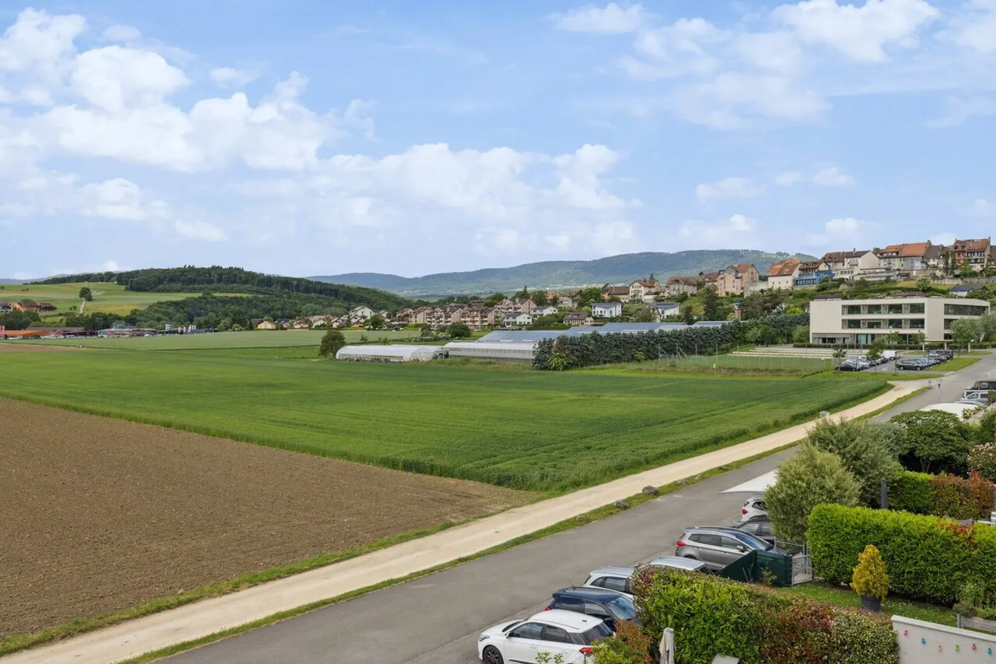 Panoramic Perfection: 5.5-room villa just steps from the train station - Photo 11 of 12