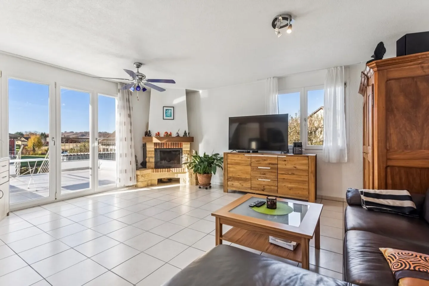 Magnifica villa bifamiliare con piscina e alloggio indipendente a Misery - Foto 3 di 13