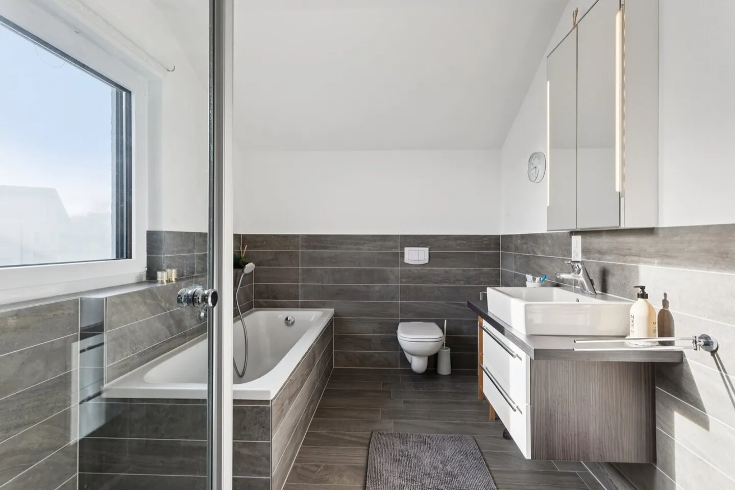 Preferito: villa familiare recente in un contesto verde - Foto 13 di 13