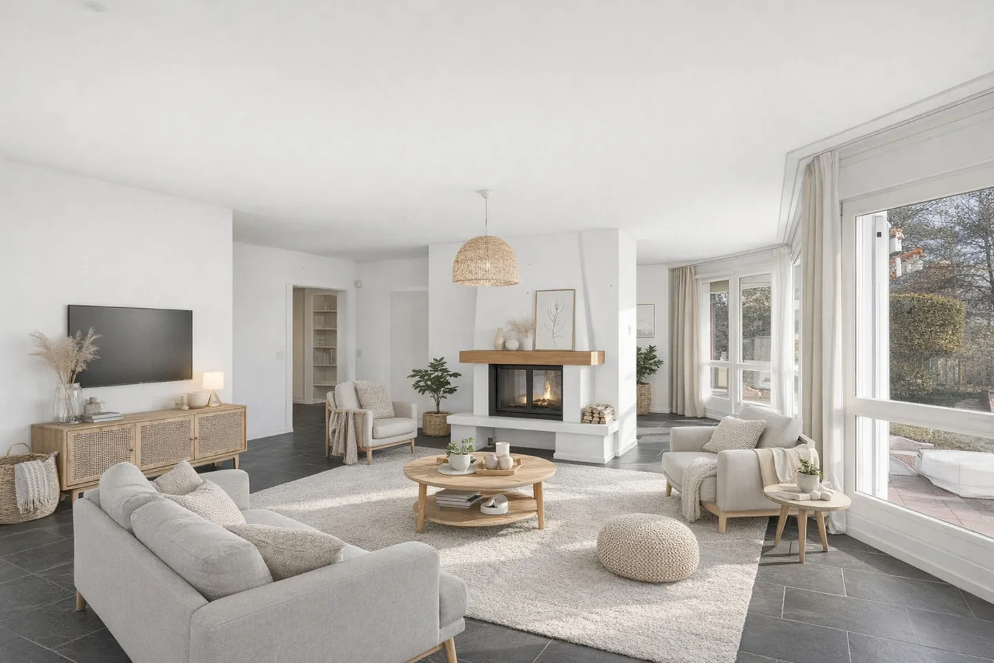 Ampio appartamento al piano terra, giardino privato e vista sulle Prealpi - Foto 1 di 6