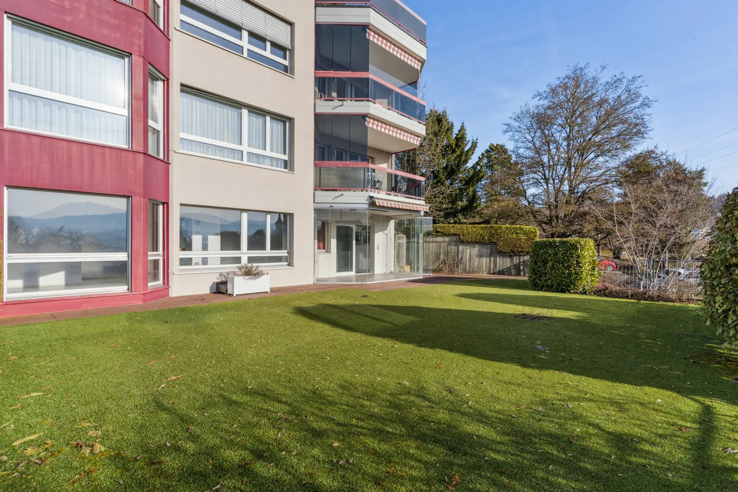 Ampio appartamento al piano terra, giardino privato e vista sulle Prealpi - Foto 6 di 6