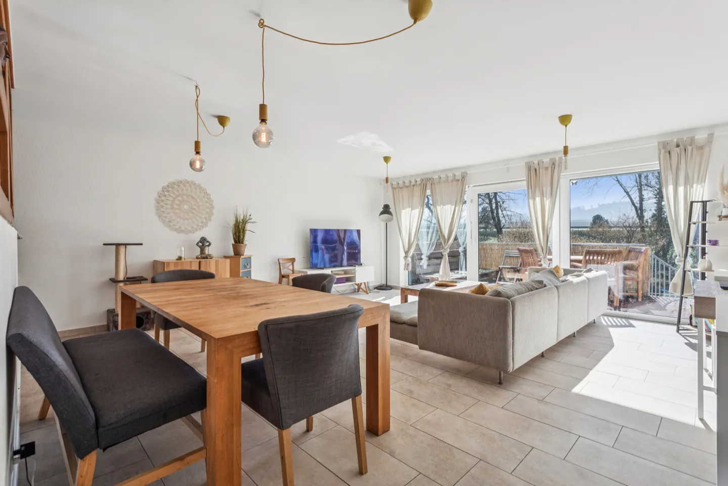 Geräumiges Familienhaus mit 6.5 Zimmern in Estavayer - Foto 2 von 13