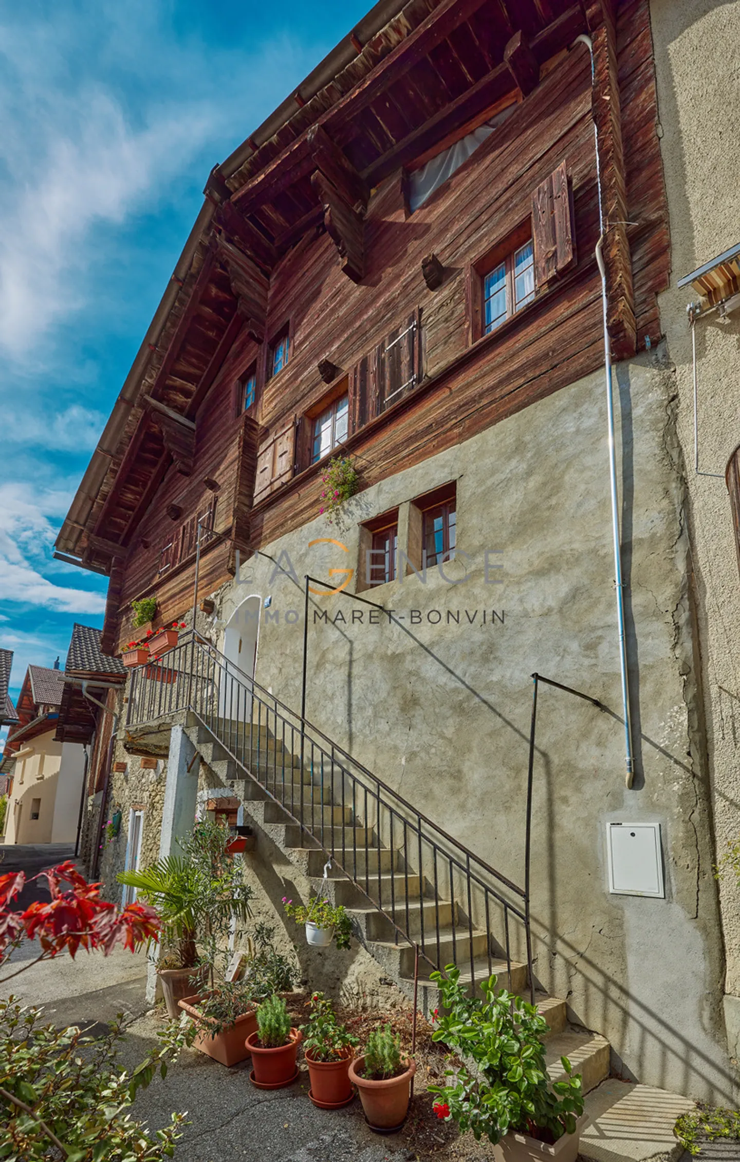 CHARACTER VILLAGE HOUSE IN ST-GERMAIN (SAVIESE) - Photo 2 of 13