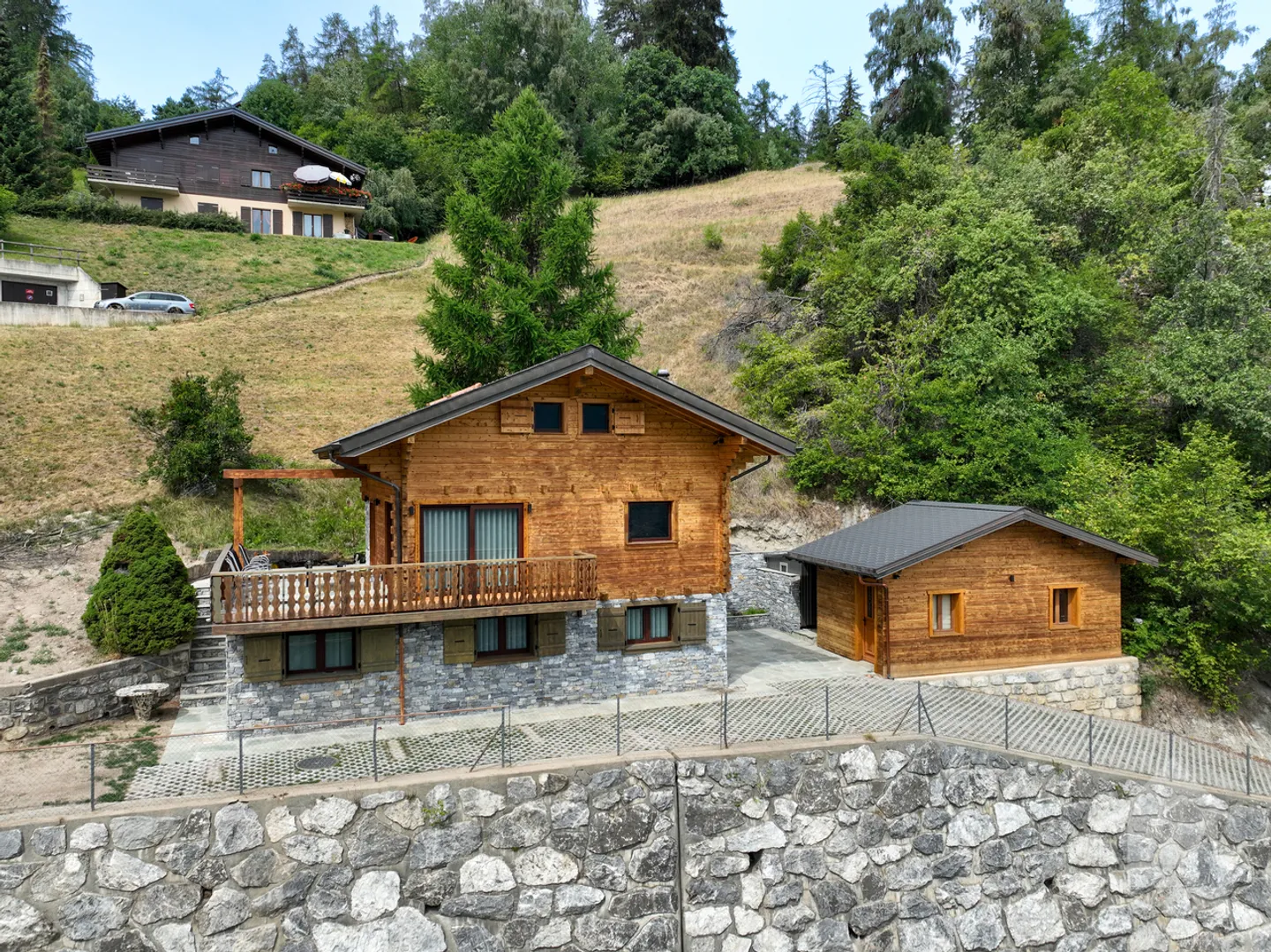 Magnifique chalet de caractère entièrement rénové - Photo 2 of 13