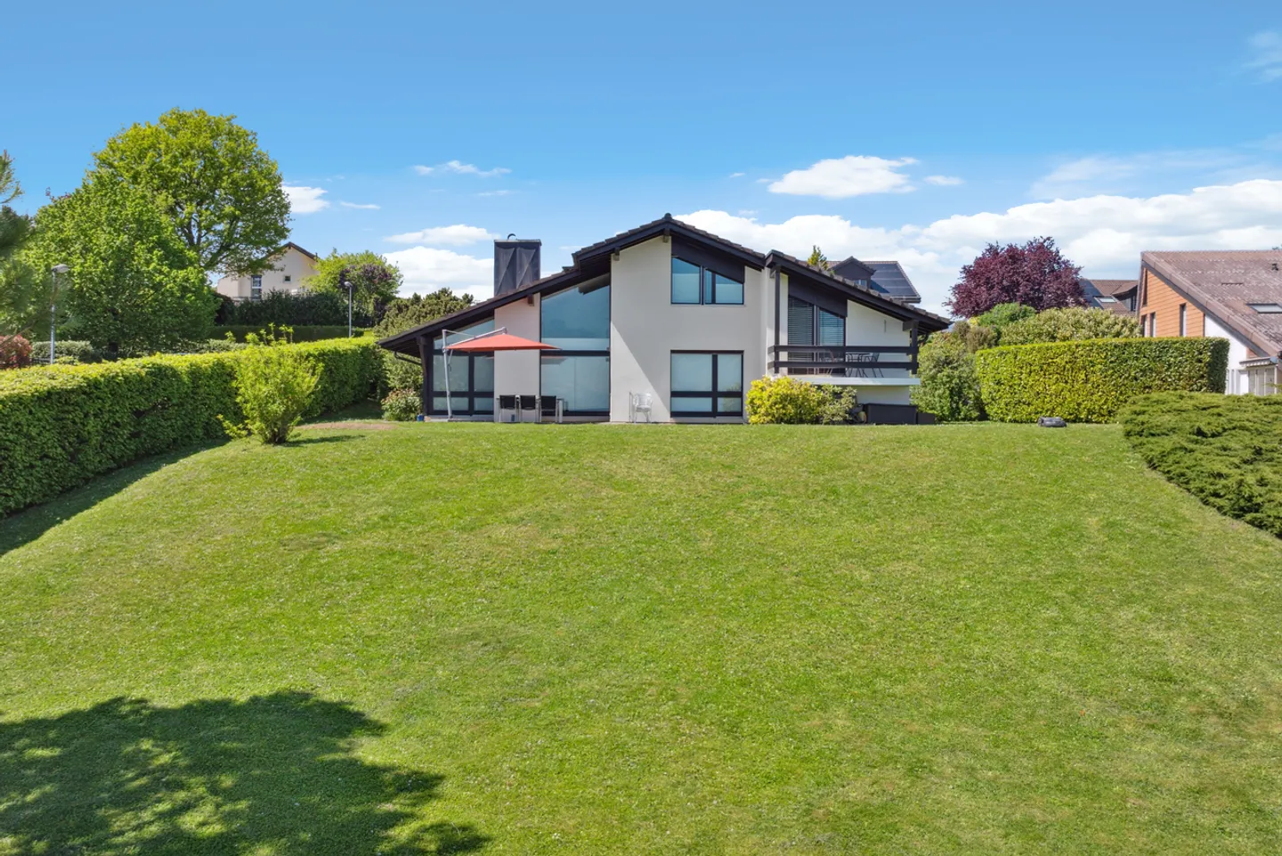 Très belle villa individuelle sur une parcelle de plus de 2'000 m² ! - Photo 2 sur 13