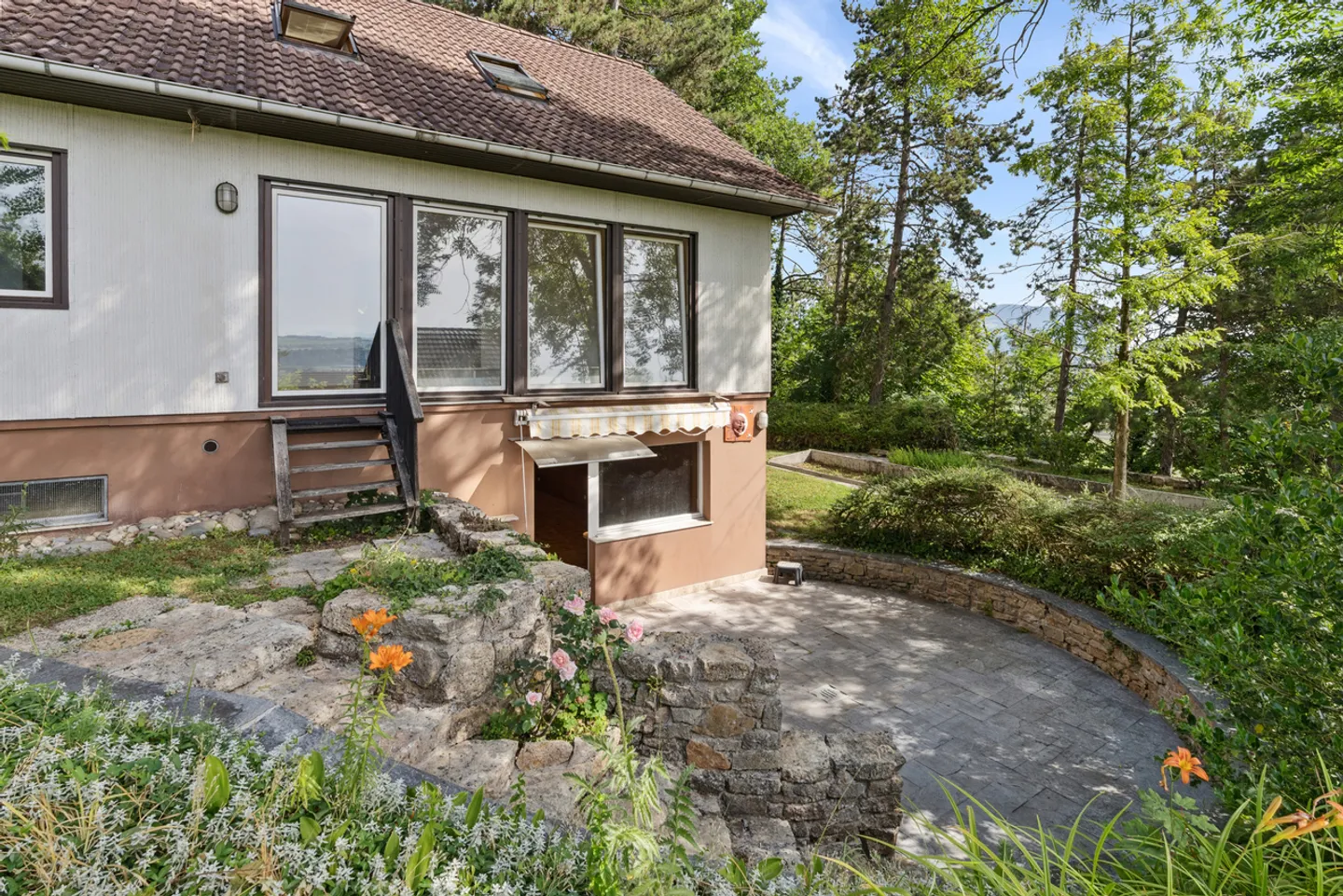 Eine außergewöhnliche Immobilie, die Natur, Wald und städtische Nähe vereint. - Foto 6 von 13