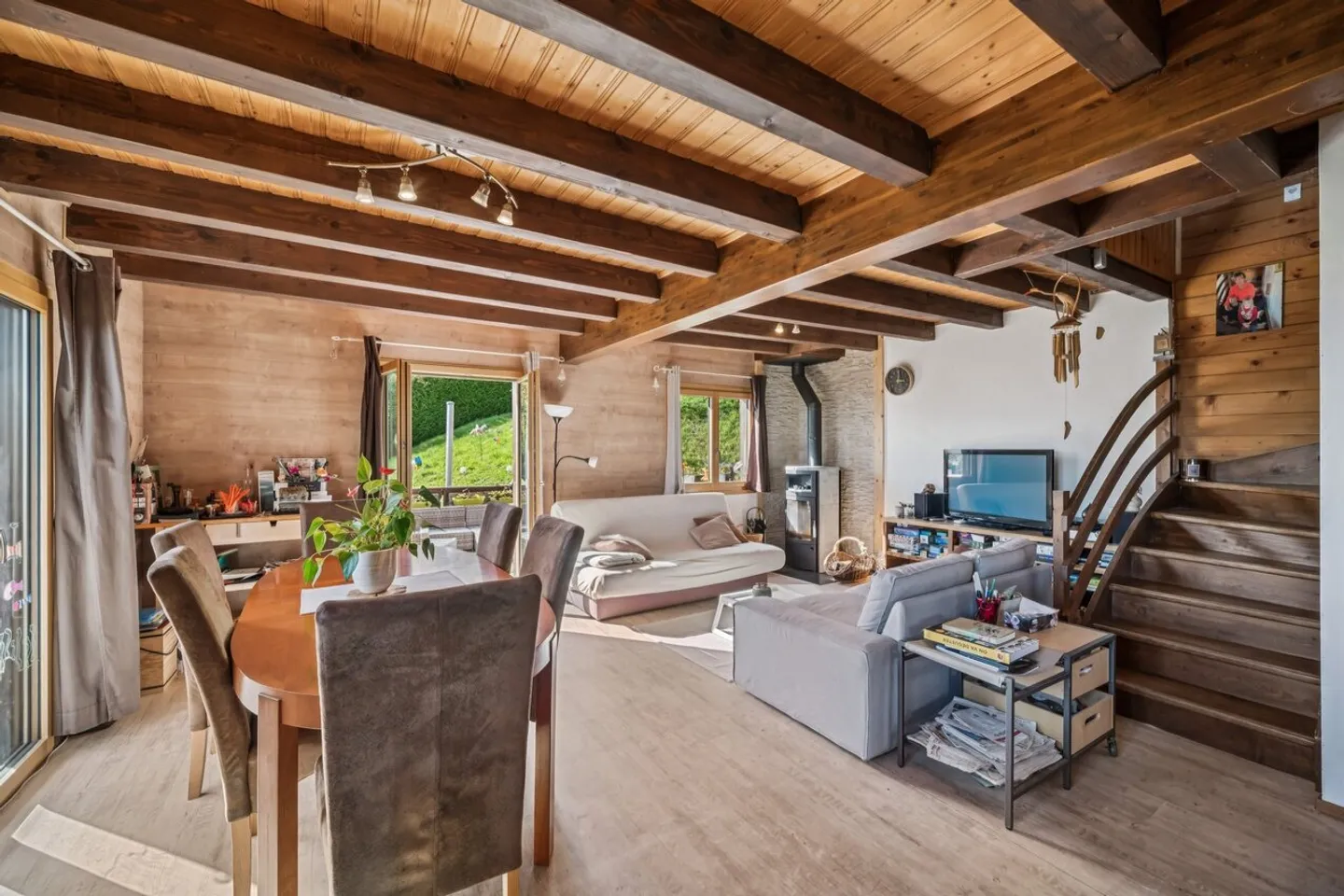Einladendes Chalet mit Panoramablick auf die Ebene und die Alpen - Foto 6 von 13