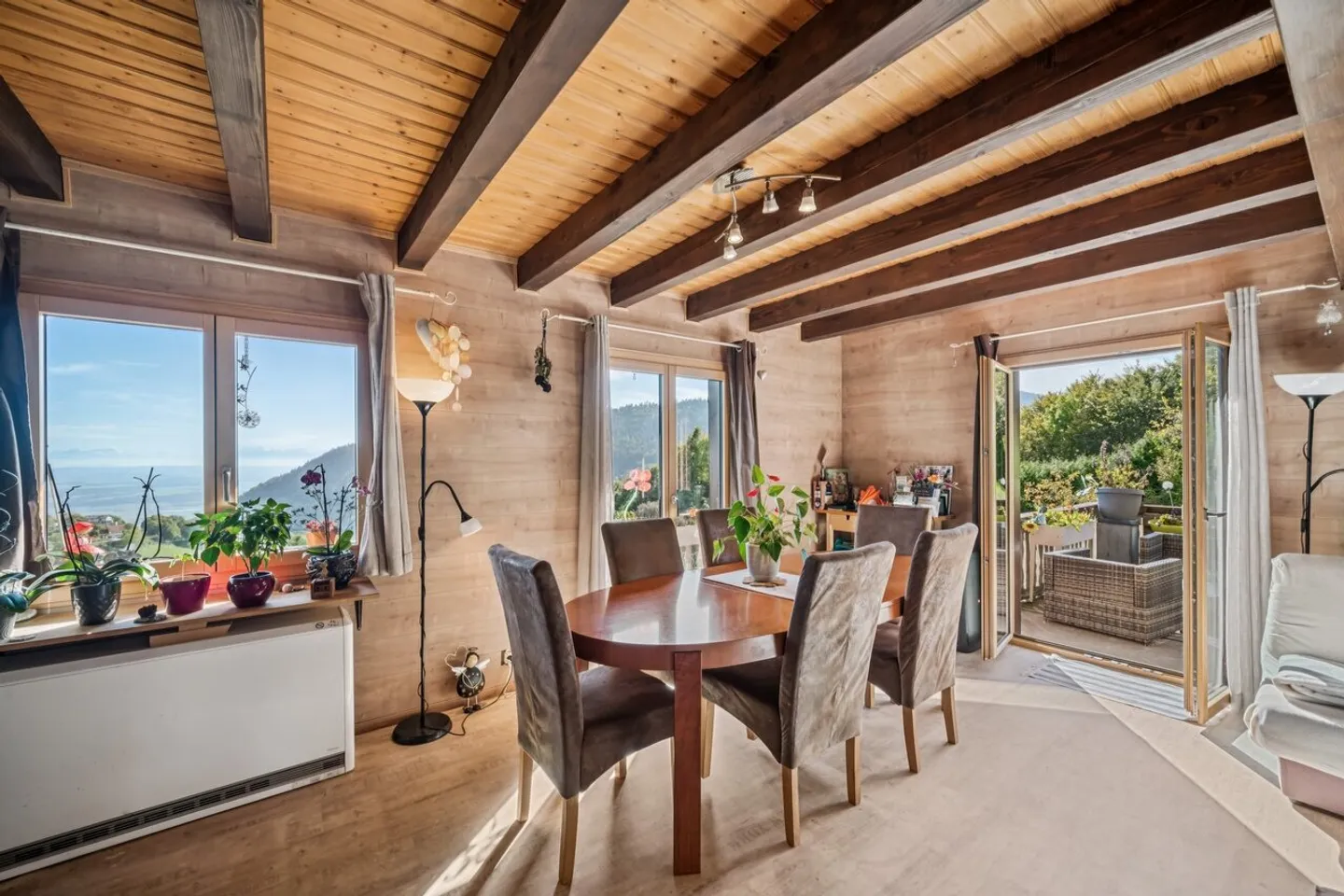 Einladendes Chalet mit Panoramablick auf die Ebene und die Alpen - Foto 8 von 13