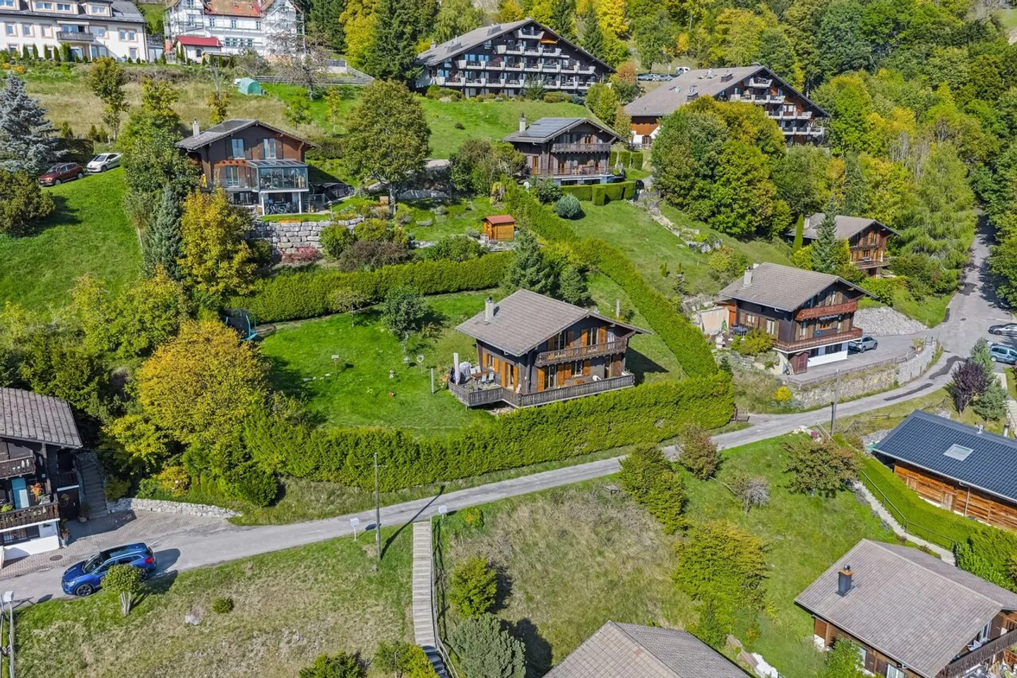 Einladendes Chalet mit Panoramablick auf die Ebene und die Alpen - Foto 1 von 13