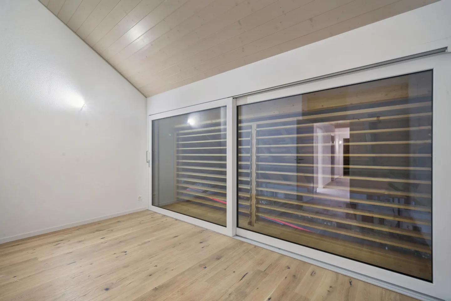 New 4.5-room apartment with loggia in the heart of Penthalaz - Photo 7 of 12