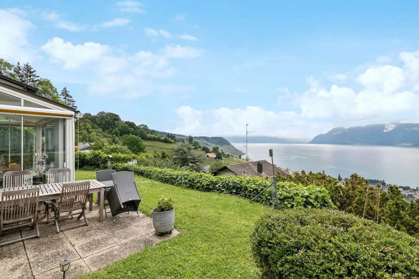 Rare and unique situation with an exceptional view! - Photo 3 of 13