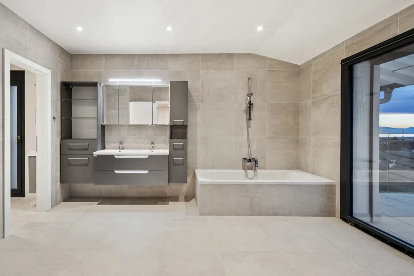 Villa eccezionale di 8,5 locali, vista lago e Alpi, 9 posti auto sotterranei - Foto 11 di 13