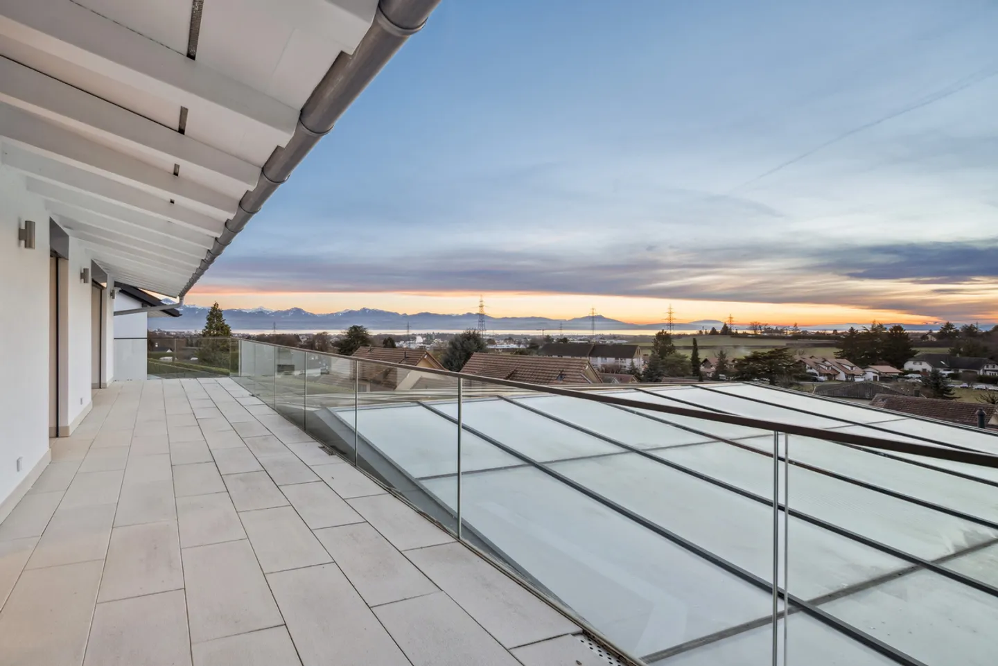 Villa eccezionale di 8,5 locali, vista lago e Alpi, 9 posti auto sotterranei - Foto 9 di 13