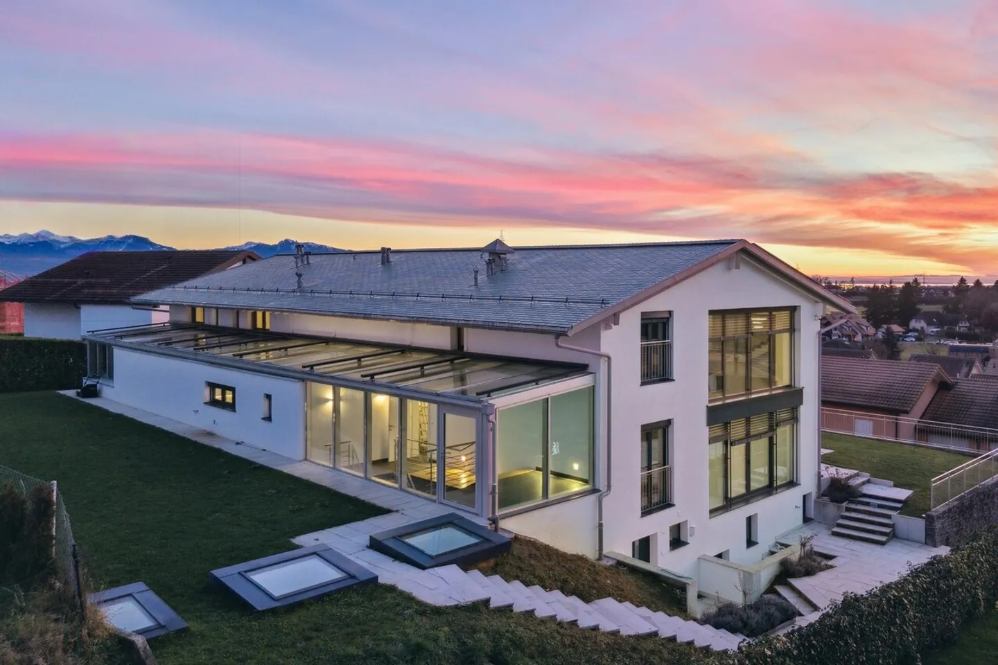 Villa eccezionale di 8,5 locali, vista lago e Alpi, 9 posti auto sotterranei - Foto 1 di 13