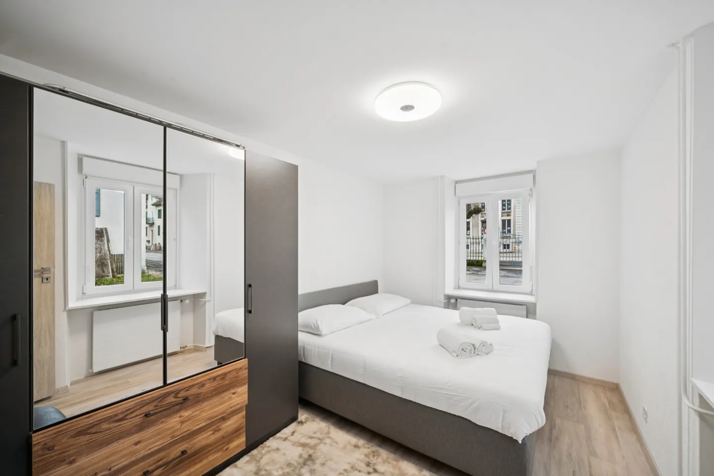 Haus mit zwei Wohnungen im Herzen des Dorfes Môtiers - Foto 5 von 12