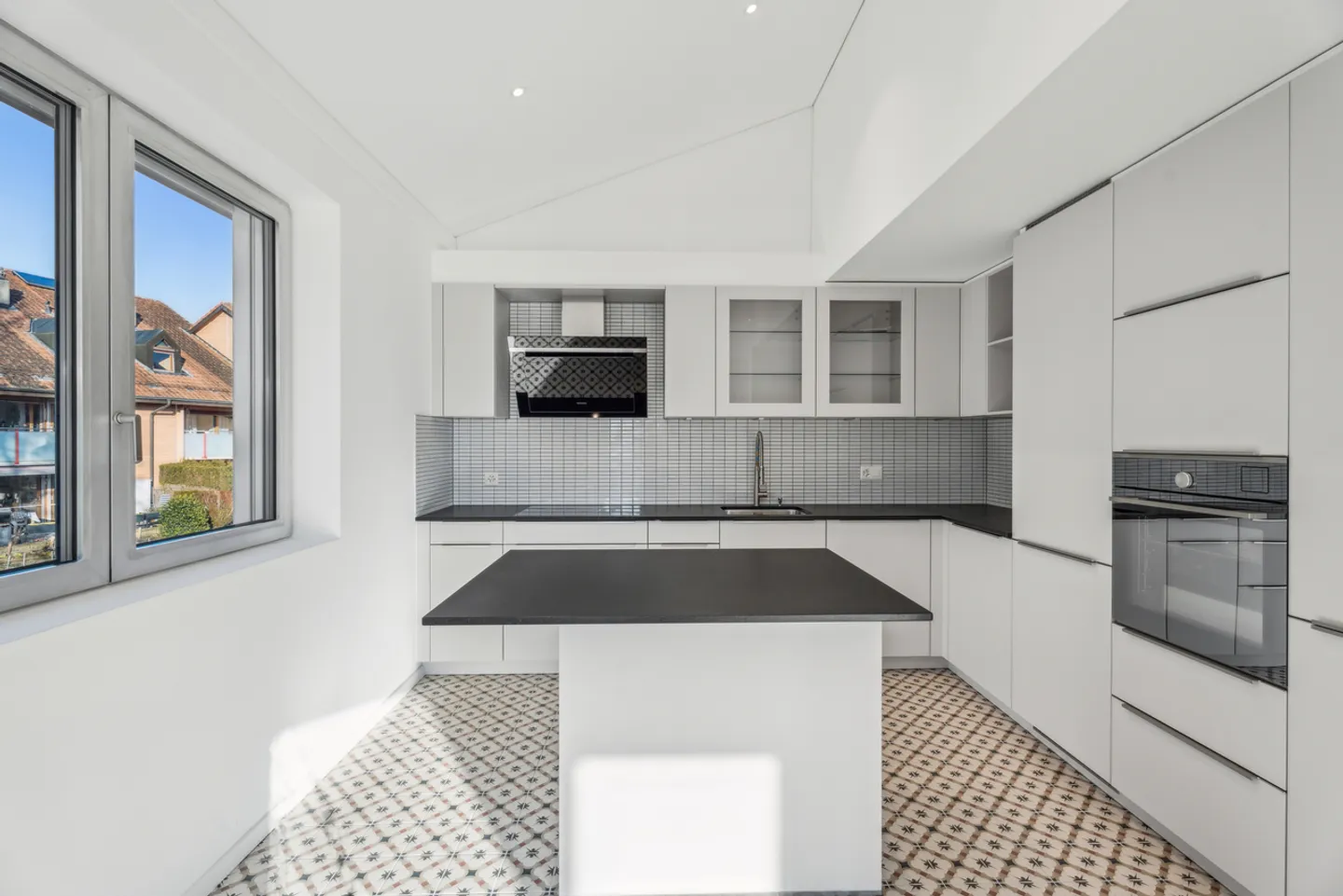 New penthouse on the top floor with terrace and mezzanine - Photo 7 of 13