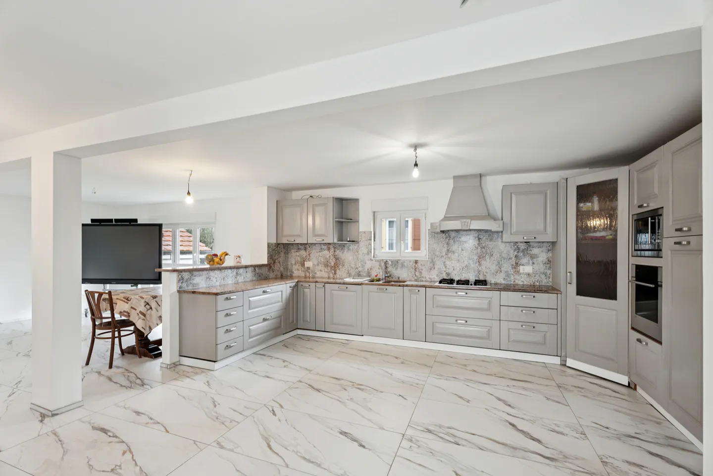 6.5-room house - Yverdon-les-Bains with transformation potential - Photo 1 of 13