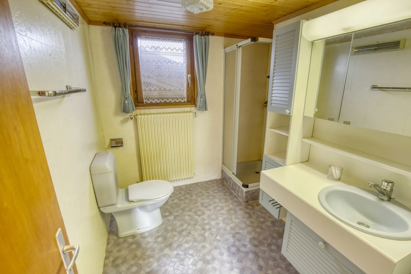 3.5-room apartment and a village café - Photo 9 of 10