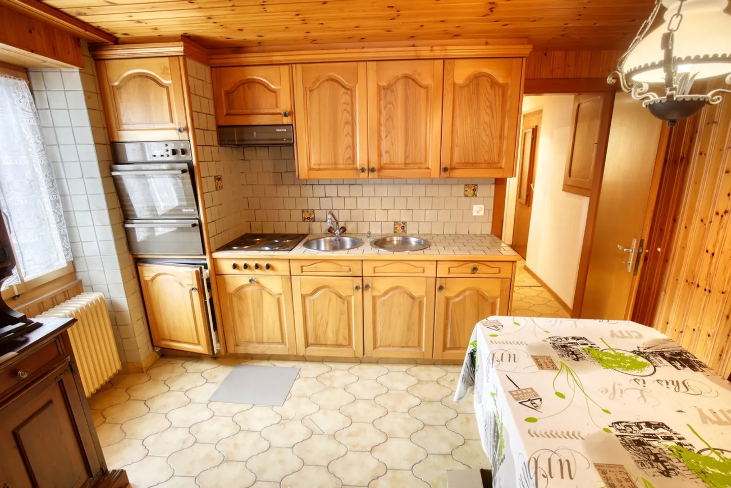 3.5-room apartment and a village café - Photo 3 of 10