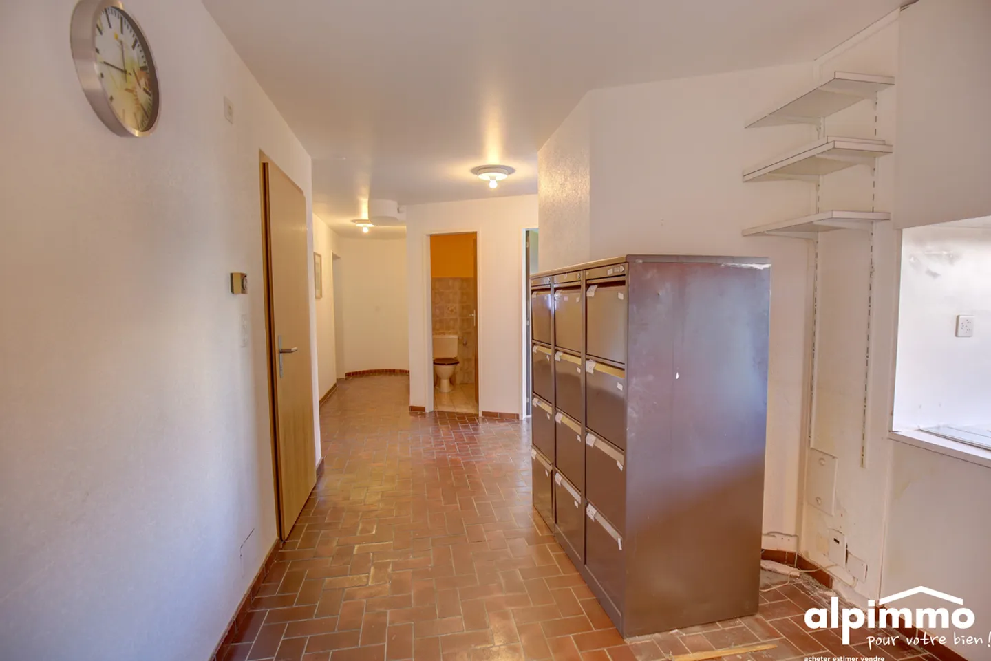 Appartement spacieux avec potentiel de rénovation à 100m des remontées - Foto 4 von 13