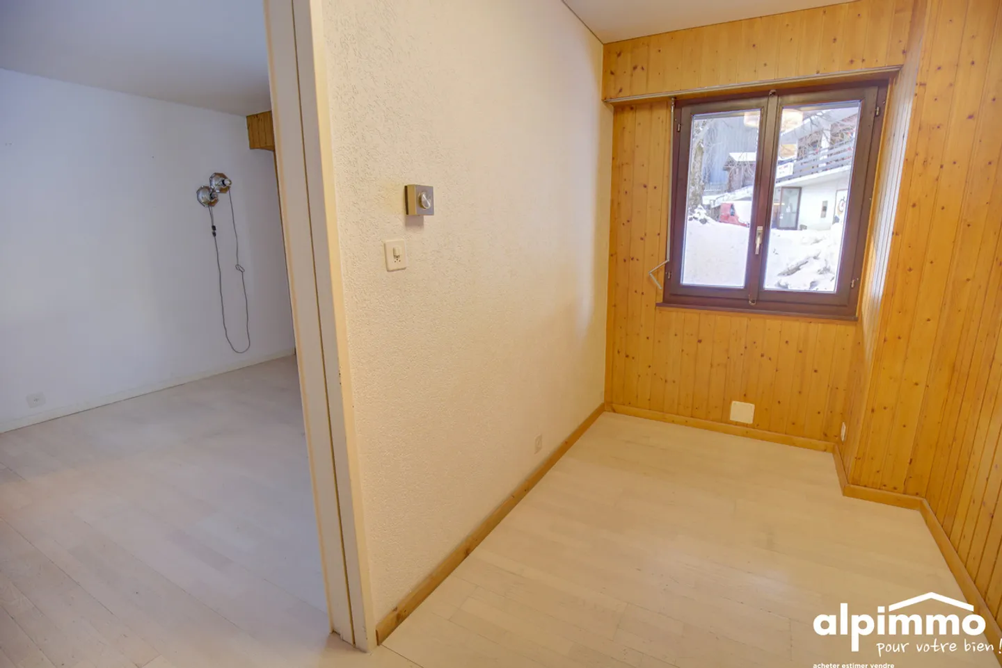 Appartement spacieux avec potentiel de rénovation à 100m des remontées - Foto 9 von 13