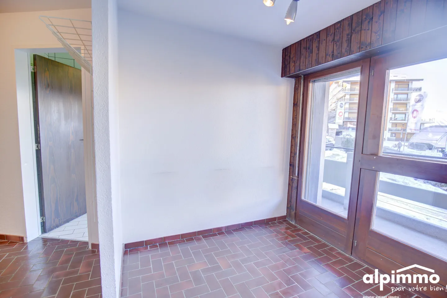 Appartement spacieux avec potentiel de rénovation à 100m des remontées - Foto 5 von 13