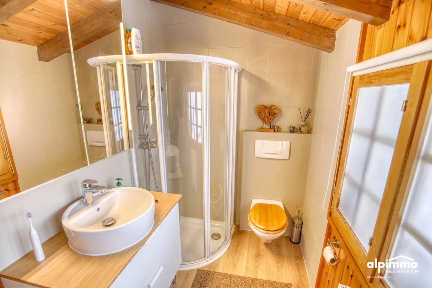 Chalet de caractère avec annexes - Photo 10 sur 13