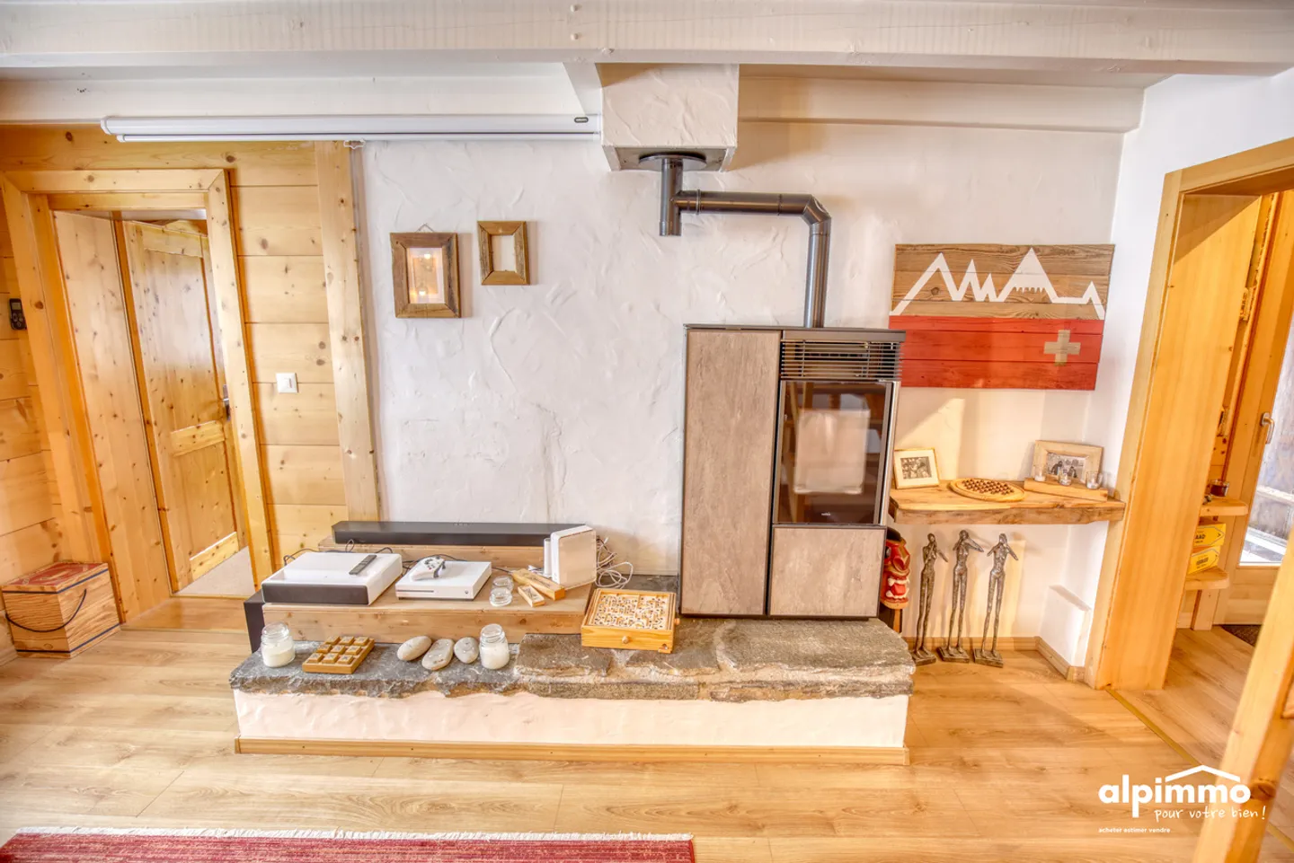 Chalet de caractère avec annexes - Photo 2 sur 13