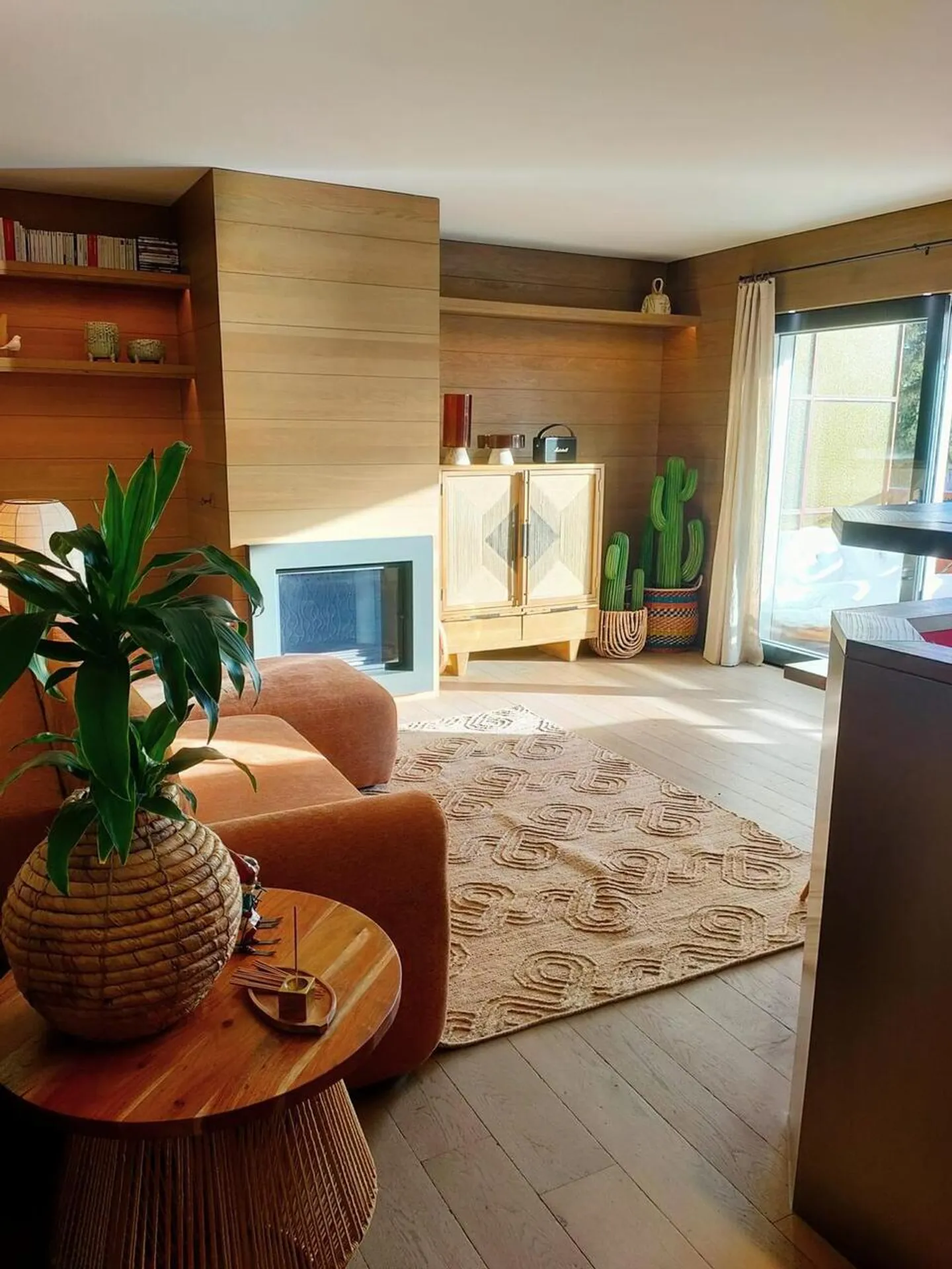 2,5 Zimmer Luxuswohnung mit Kamin - 62 m² renoviert und großer Balkon! - Foto 2 von 13