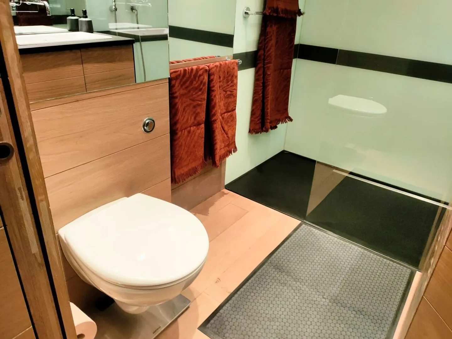 2,5 Zimmer Luxuswohnung mit Kamin - 62 m² renoviert und großer Balkon! - Foto 13 von 13