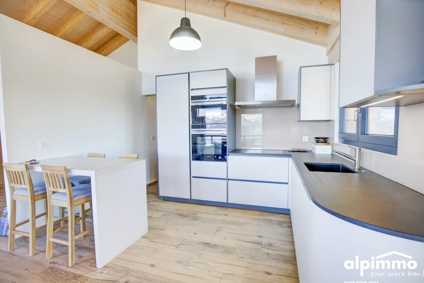 Magnifique chalet au bord du bisse à Nendaz ! - Photo 5 of 13