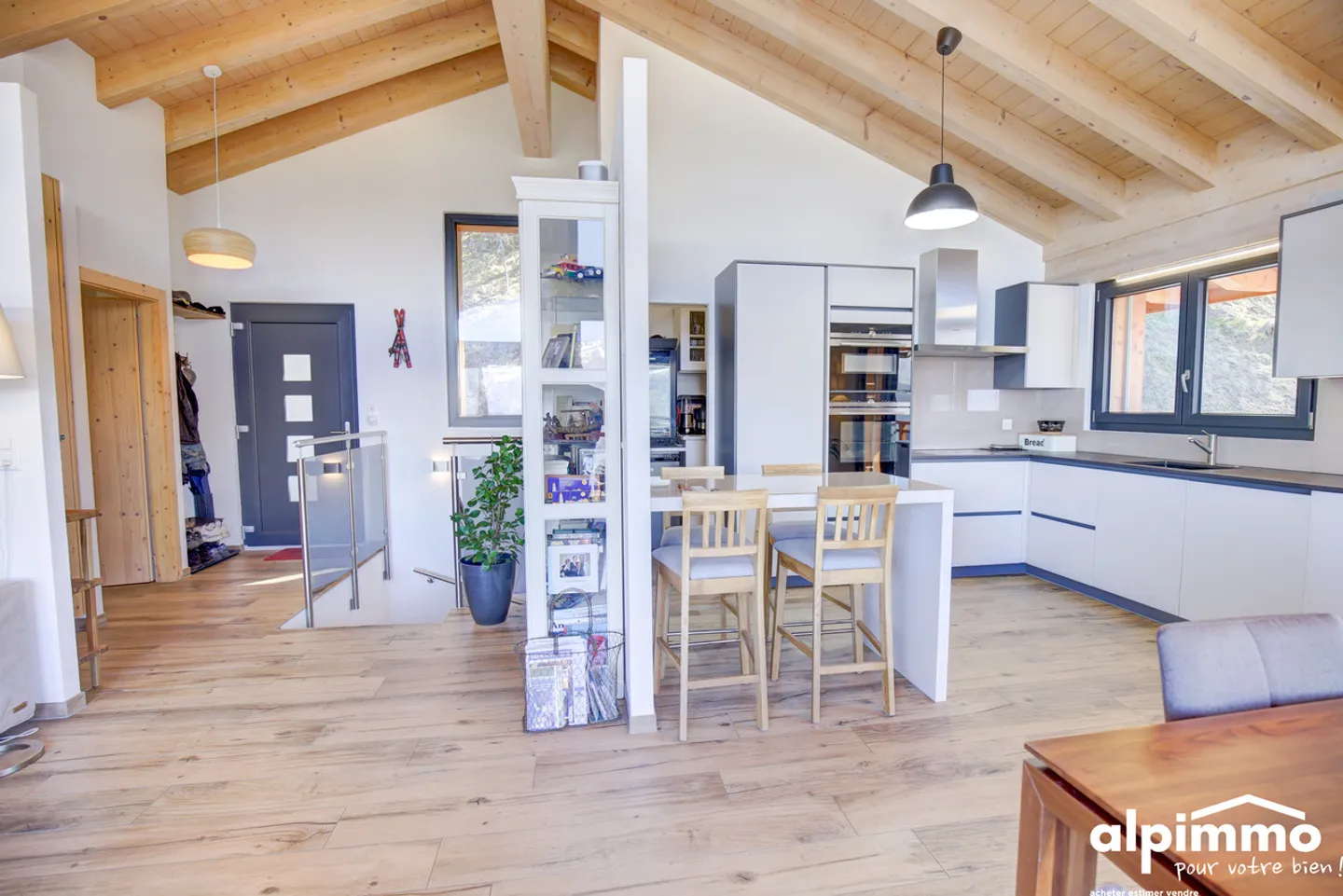 Magnifique chalet au bord du bisse à Nendaz ! - Photo 3 of 13