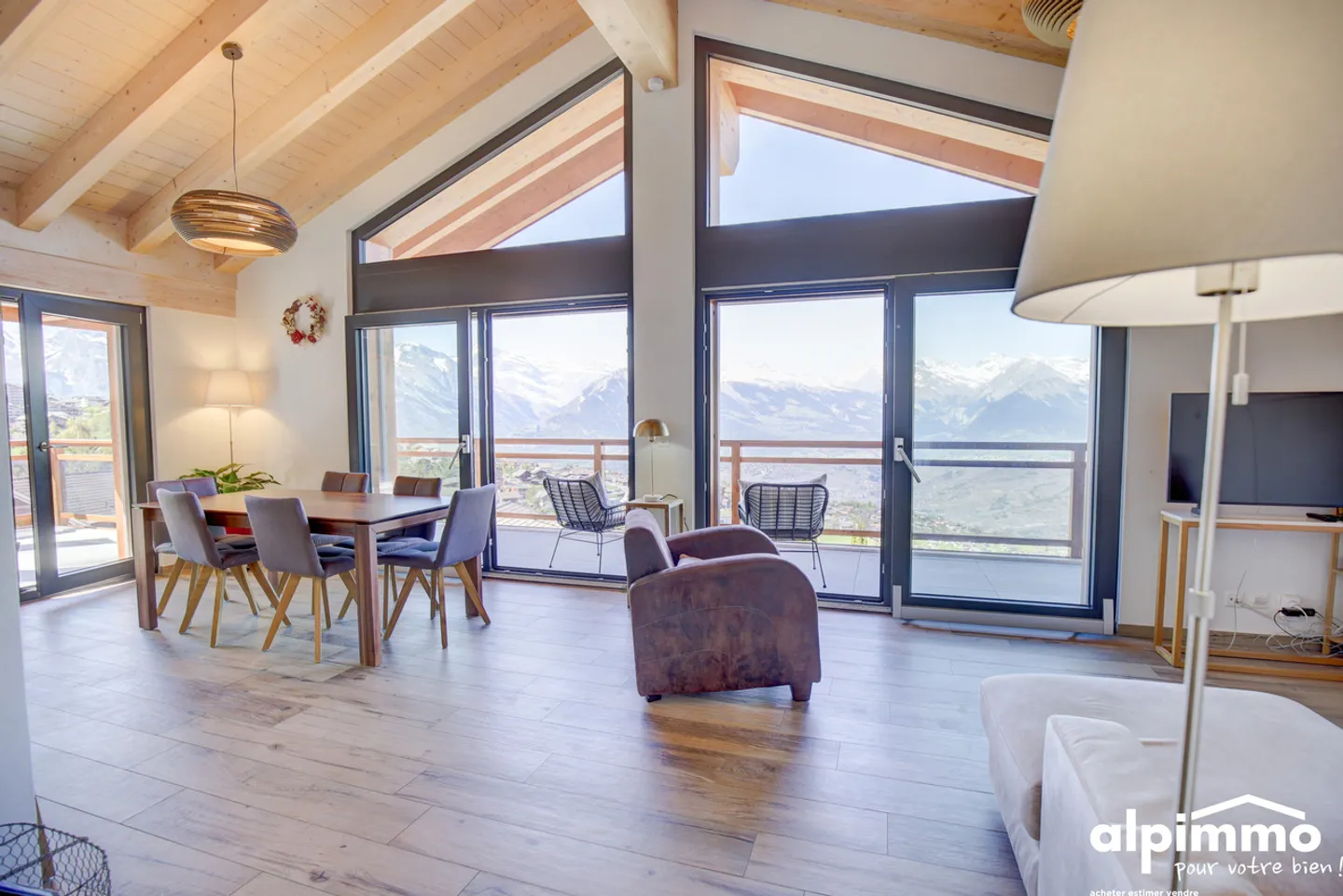 Magnifique chalet au bord du bisse à Nendaz ! - Photo 1 of 13