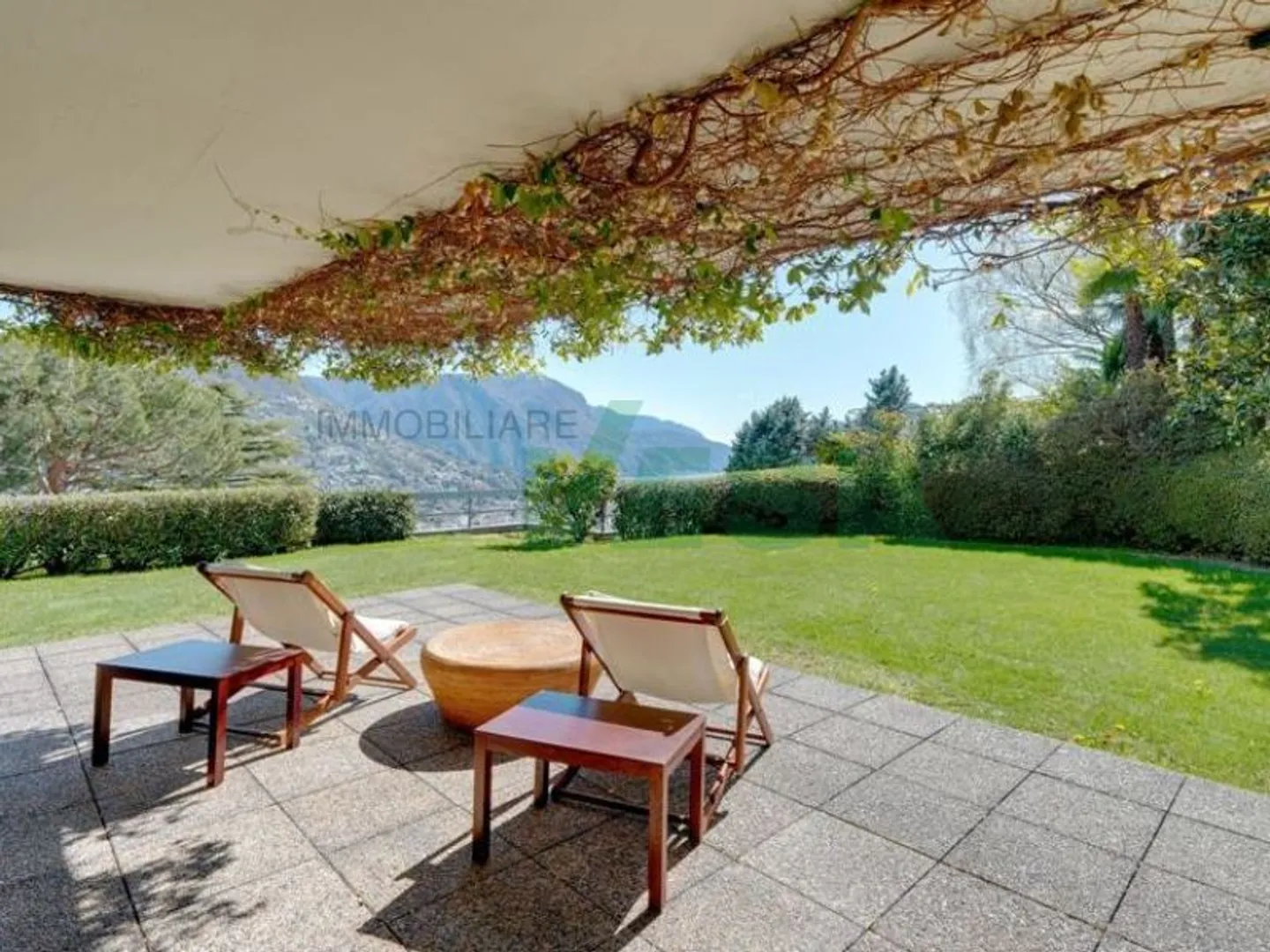 Superbe penthouse avec vue fantastique sur le lac et beau jardin - Photo 9 sur 11