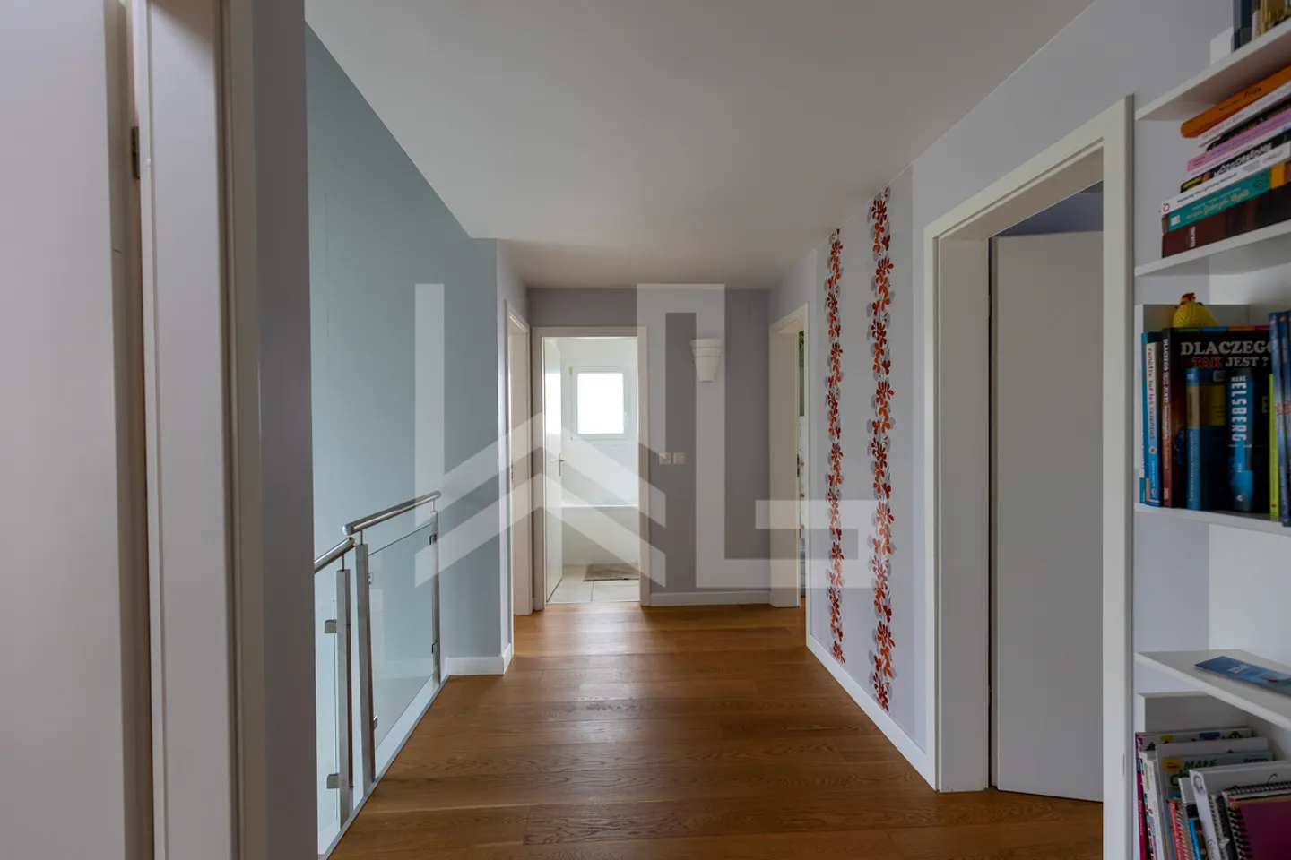 Modern Villa in a Quiet Neighborhood - Photo 9 of 13